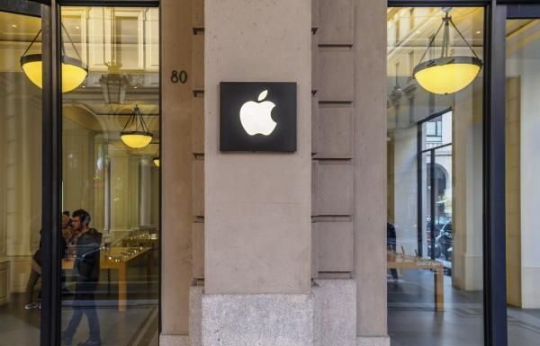 Apple Temporarily Re-Closes Dozens of Stores Across the US and UK