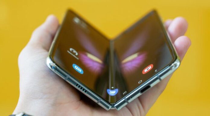 apple-is-building-future-foldable-iphone-prototypes