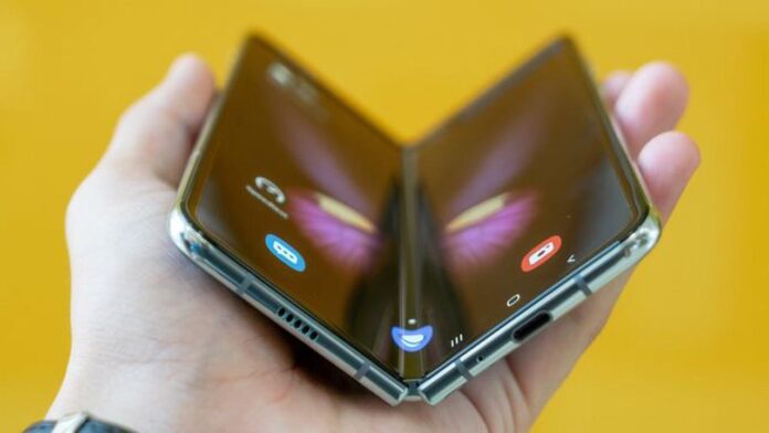 apple-is-building-future-foldable-iphone-prototypes