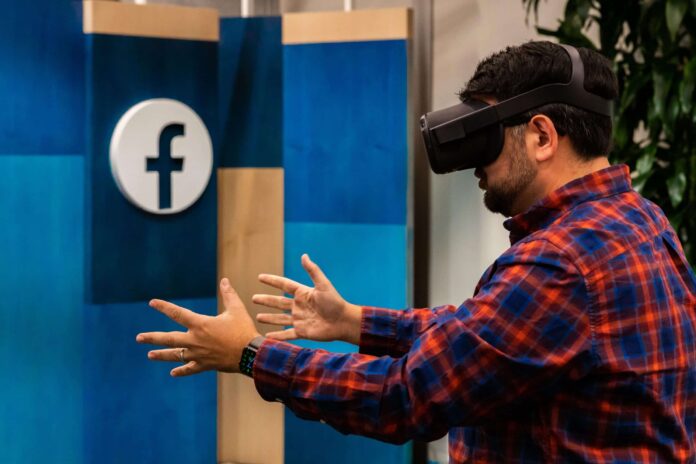 Facebook Now Has 10,000 People Working on AR/VR Devices