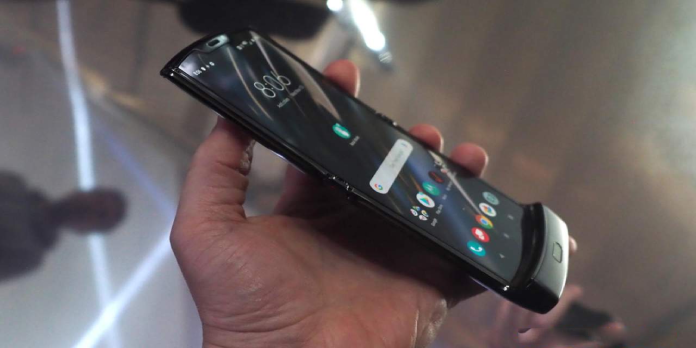 Motorola Razr foldable phone finally gets Android 11