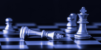 How to Play Chess Titans in Windows 10
